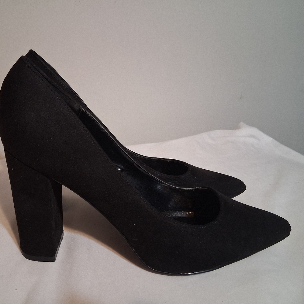 Lulus Black Suede Block Heel Pumps – Size 8